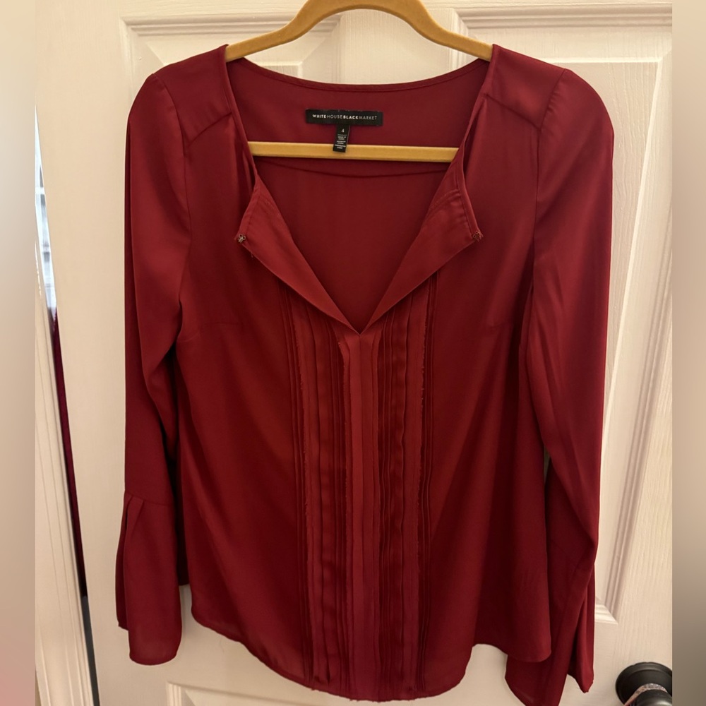 Like new White House Black Market red top.
